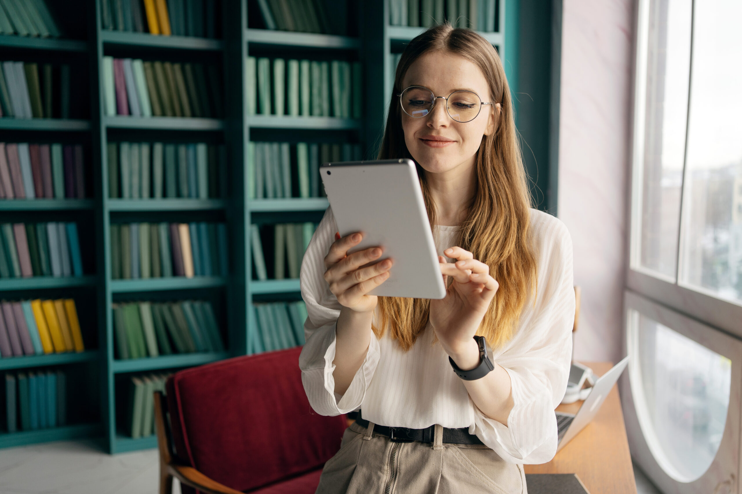 Young-Woman-Ipad
