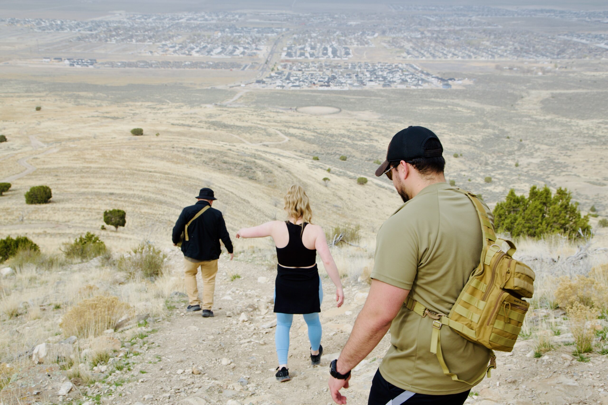 Three-Hikers-Eagle-Mountain