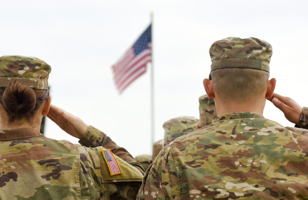 American-Soldiers-Saluting-US-Flag