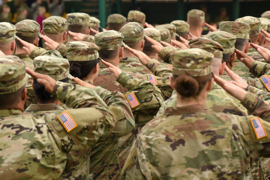US-soldiers-giving-salute